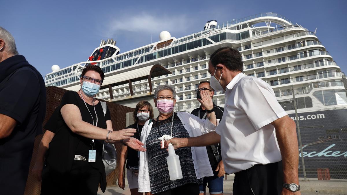 Llegada del primer crucero a Málaga tras el inicio de la pandemia