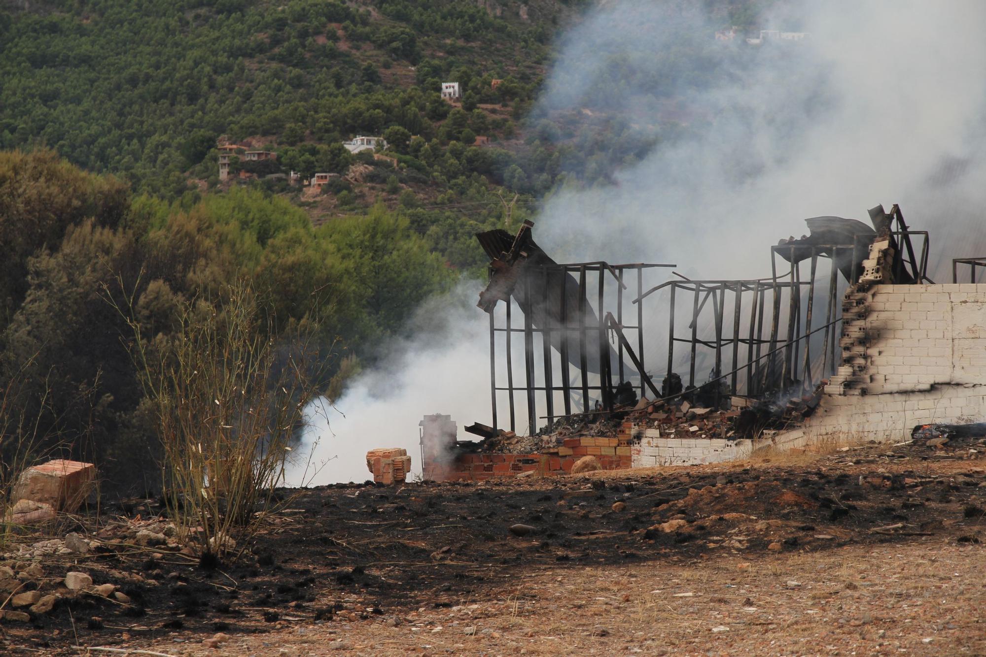 Incendio en el barranc de l'Horteta de la Vall