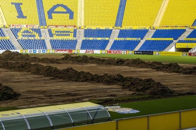 PREPARANDO EL CESPED PARA LA PROXIMA TEMPORADA