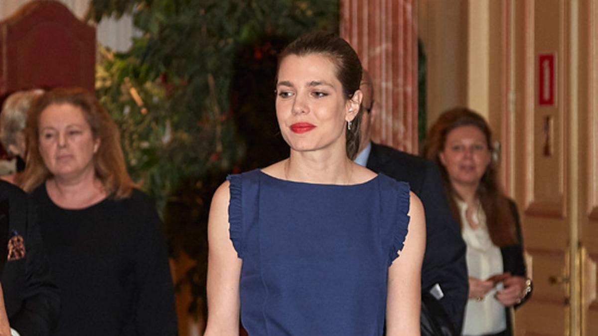 Carlota Casiraghi con medias tupidas