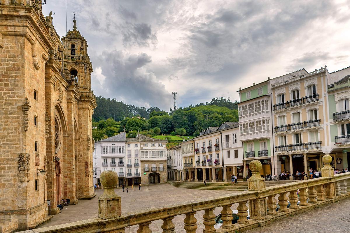 Vista de la catedral de Mondoñedo (Lugo).