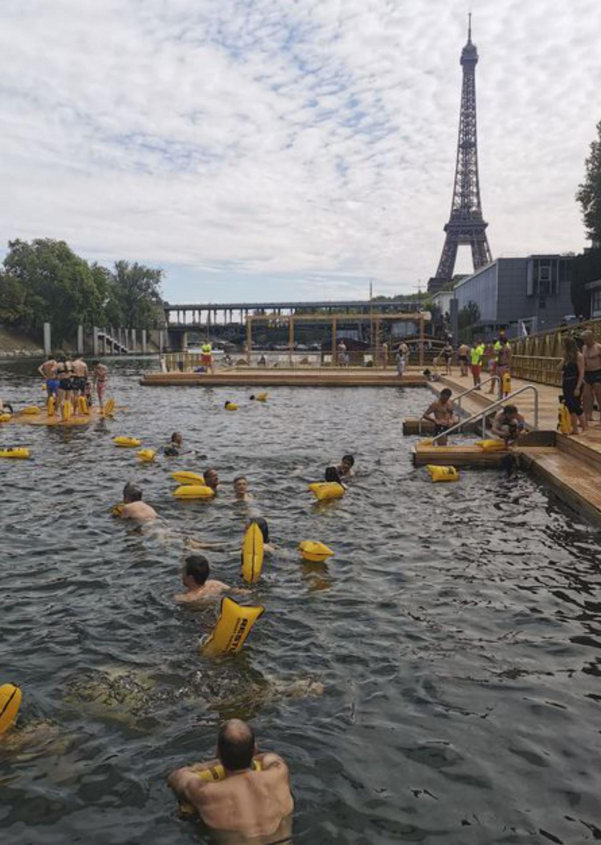 París torna a nedar al Sena París torna a nedar al Sena