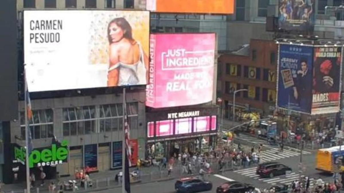 La obra de Carmen Pesudo, en Times Square.