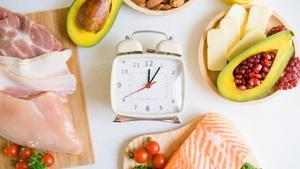 El horario en el que debes comer y cenar si quieres adelgazar, según los expertos: así es la crononutrición