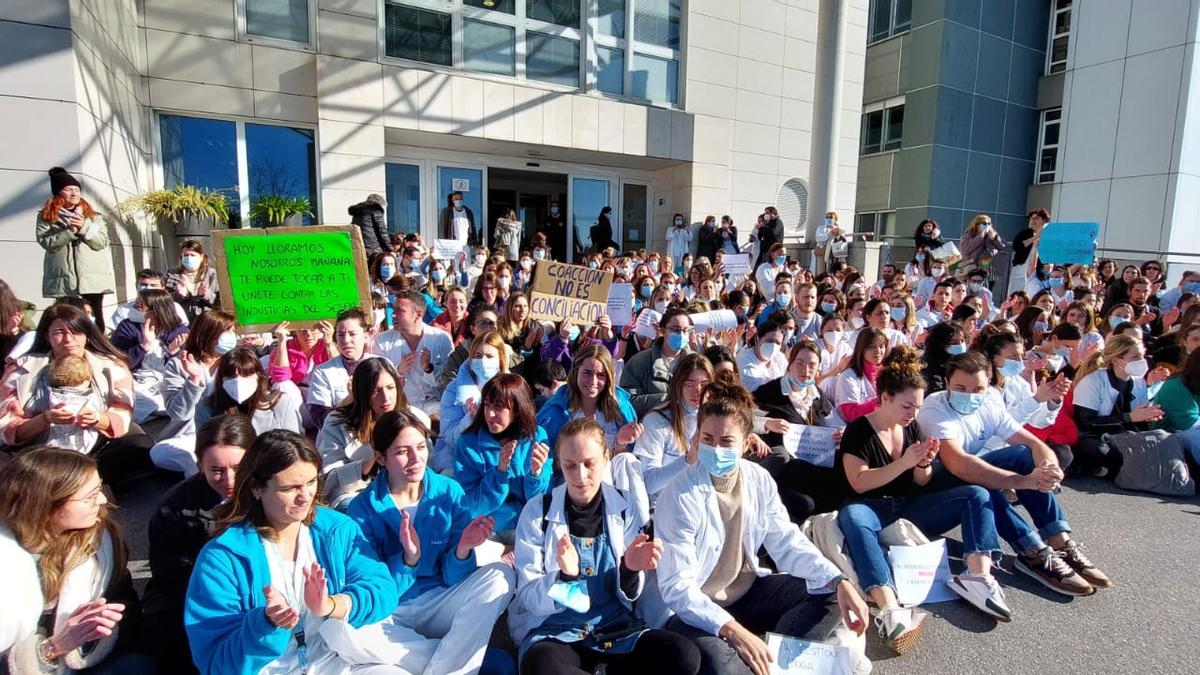 VÍDEO: Las enfermeras de Cabueñes se plantan por los cambios de turno de las trabajadoras con reducción de jornada