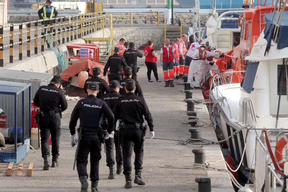 Llegan 6 personas rescatadas en una patera a Cartagena