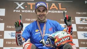 El catalán Toni Bou, en el podio de Niza, celebrando su título mundial nº 21.