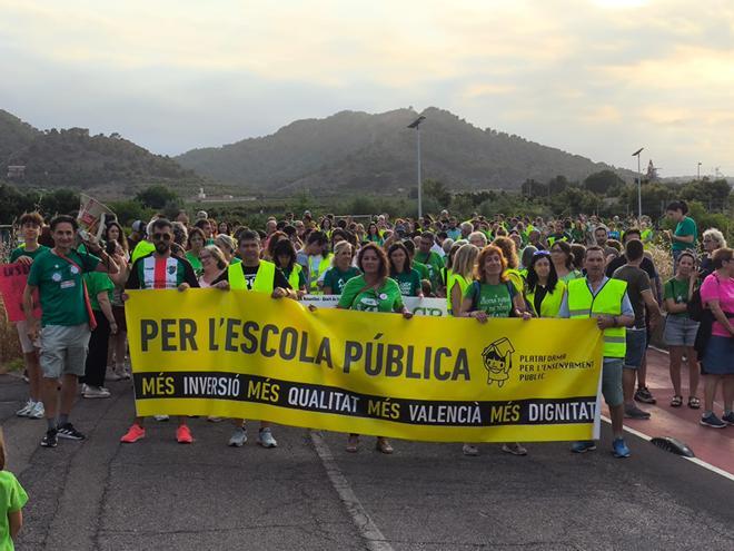 Manifestación histórica en les Valls por la enseñanza pública