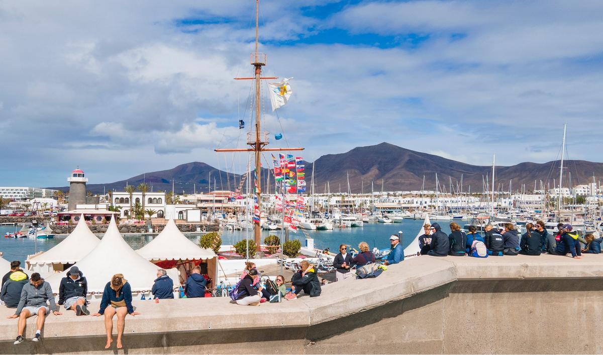 Regatistas de Lanzarote International Regatta 2023, en Marina Rubicón (Playa Blanca).