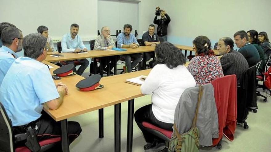 Una imatge de la reunió, poc abans de començar, ahir al vespre al Palau Firal de Manresa