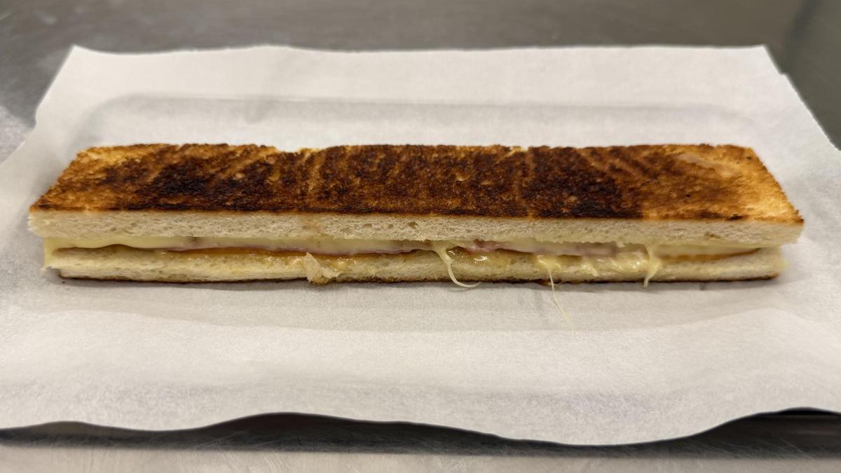 El Toastie, con lacón y queso ahumado.
