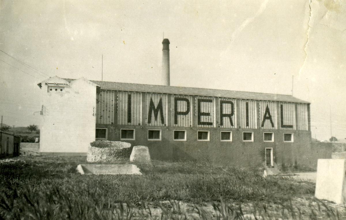 El 12 de Noviembre de 1923 Antonio abre en la calle Eras, nº 6 una fábrica de alpargatas y con el número de alta 160, una fábrica con telar a mano de pita