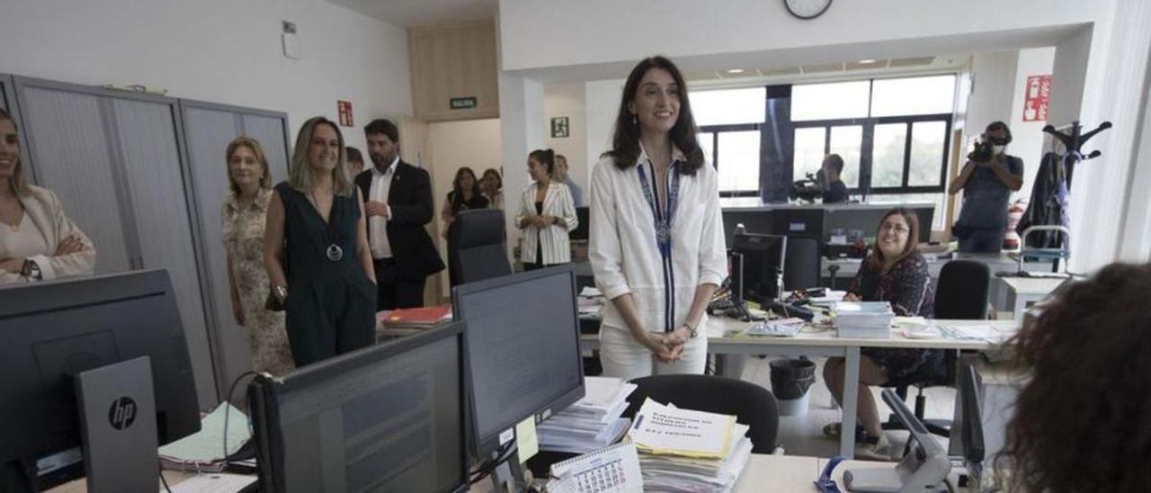 La ministra, durante la visita a los nuevos Juzgados de Luarca, este miércoles.| Miki López