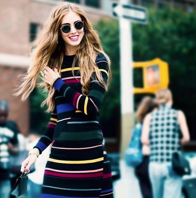 Chiara Ferragni con vestido a rayas
