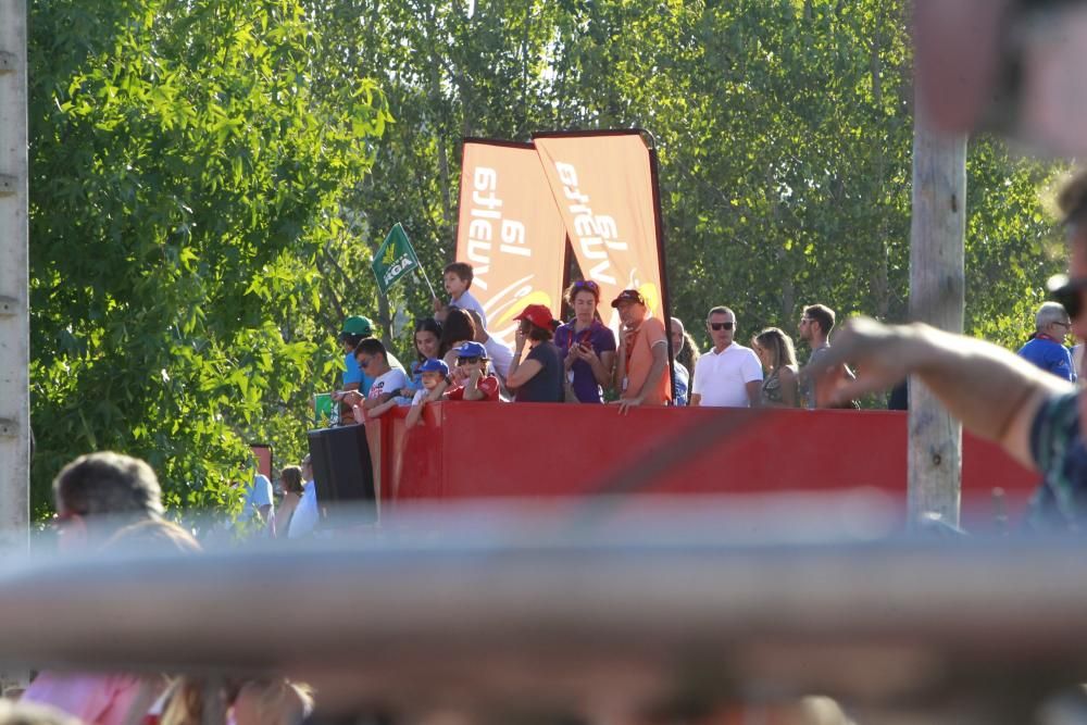 Triunfo del Sky en la cronometrada por equipos entre el Balneario de Laias y el Parque Náutico de Castrelo de Miño. Millares de personas animaron a los ciclistas en la zona de meta.