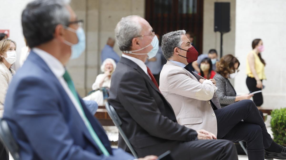 Elías Bendodo preside la inauguración de la sala Eugenio Chicano del Museo de Málaga.