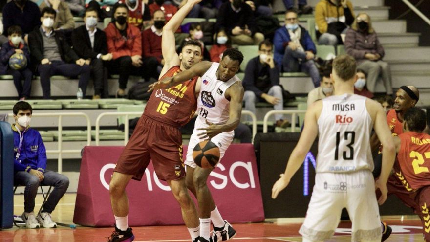 Jordan Sakho, primera cara nueva en el juego interior del UCAM Murcia