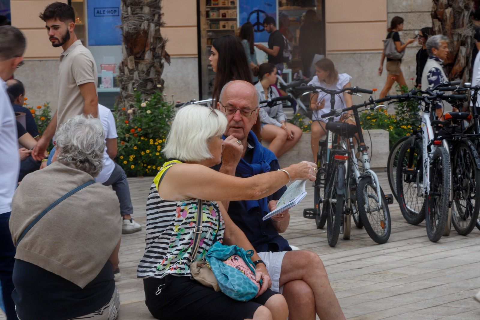 Ambiente en las calles de València el 9 d'Octubre