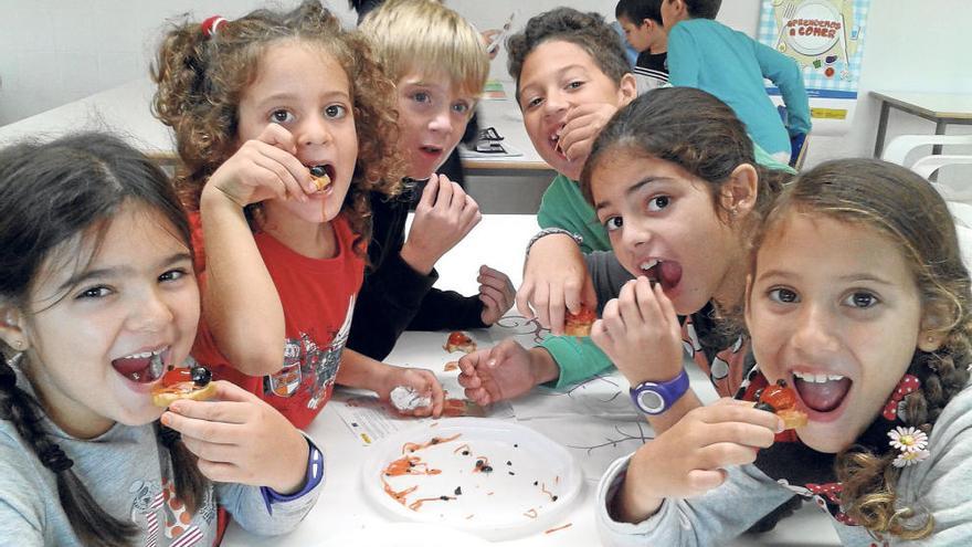 Un grup d´alumnes de Primària del col·legi cooperativa CIDE durant l´activitat.