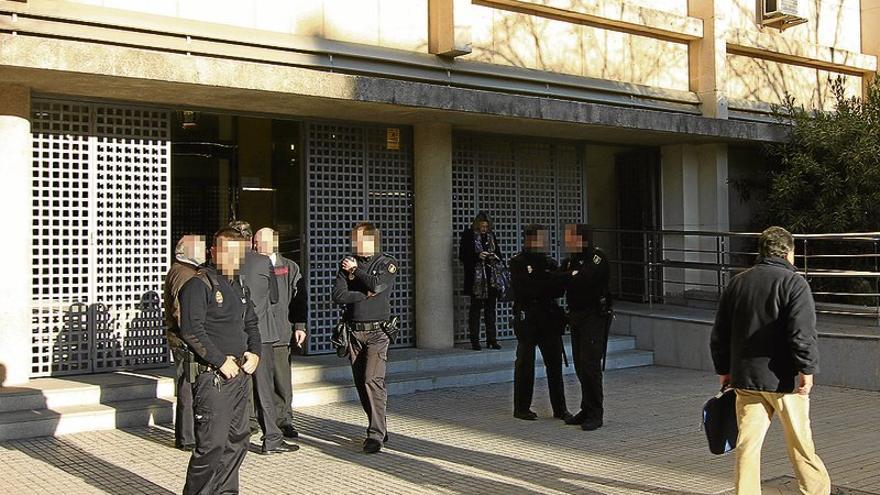 Penas de 4 años y medio y expulsión del país para cuatro acusados de cometer diez robos en Badajoz