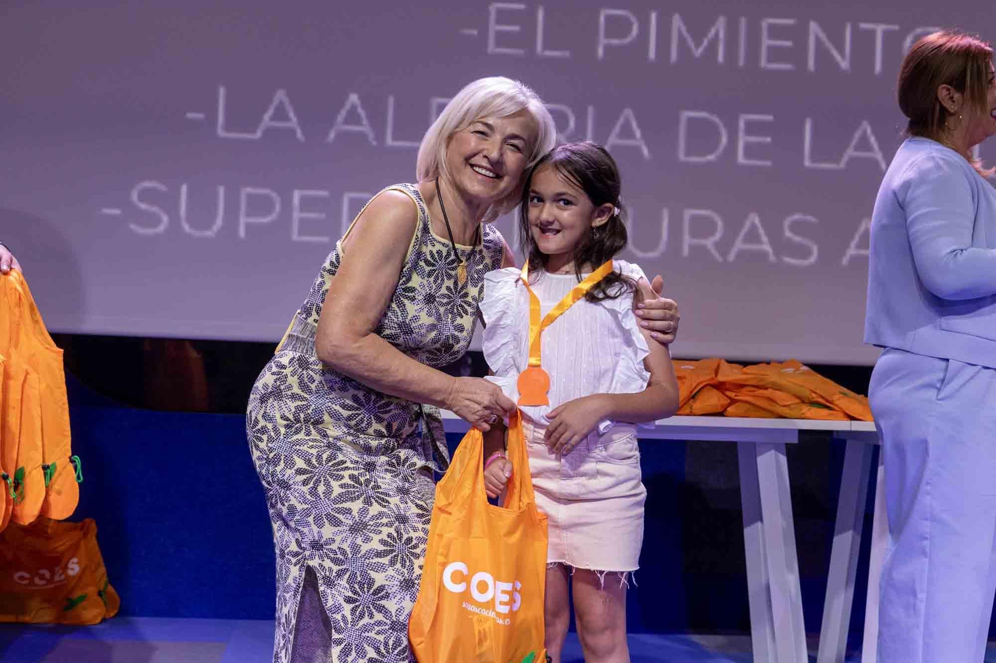 Entrega de premios del concurso infantil de relatos cortos "Cuéntame un cuento para comer" en el Club INFORMACIÓN organizado por COES