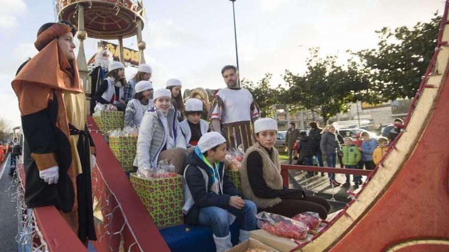 Los Reyes Magos desembarcan en O Burgo y en Cambre