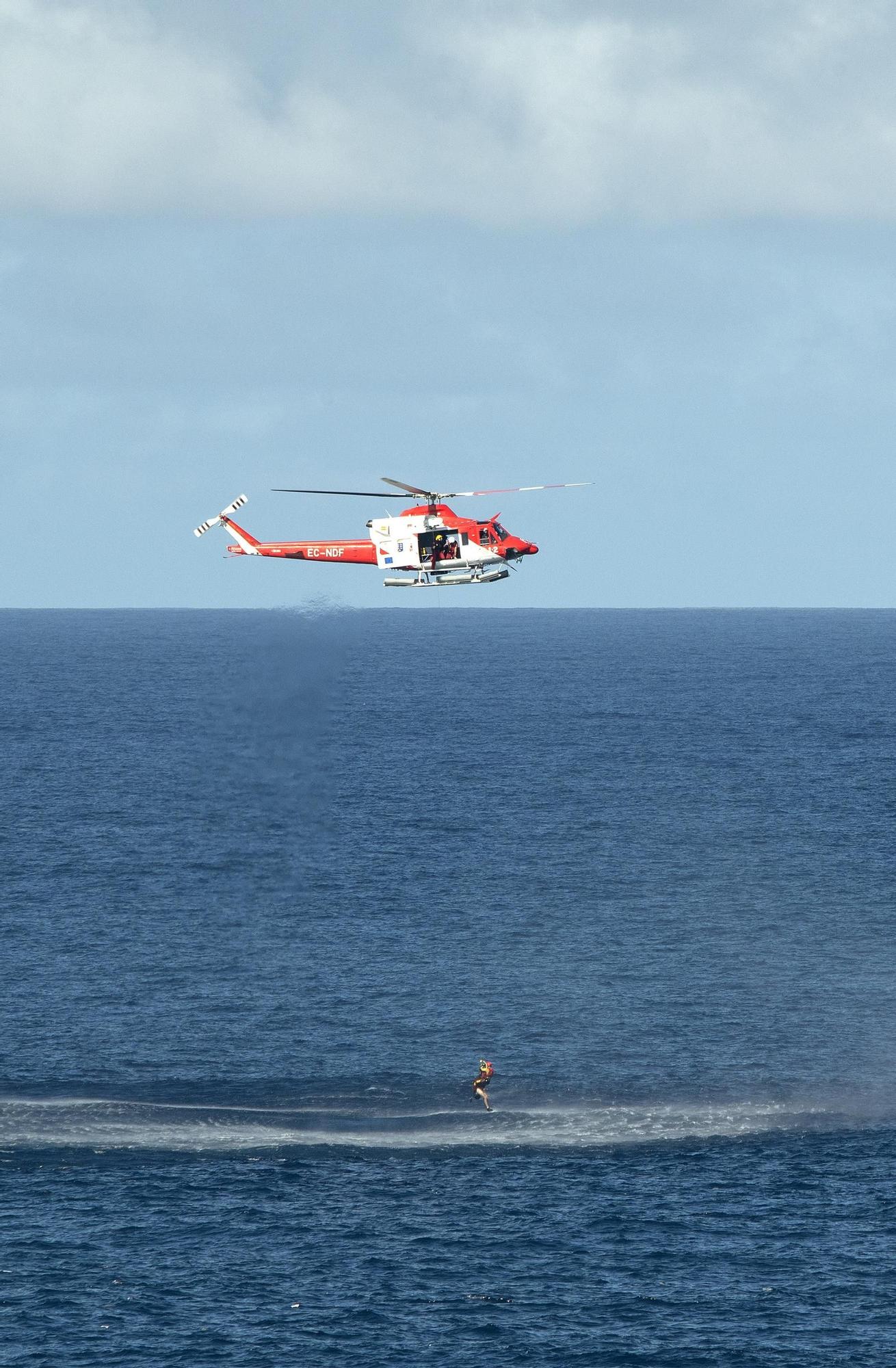 Rescatan el cadáver de un tripulante en el naufragio de un velero en Canarias