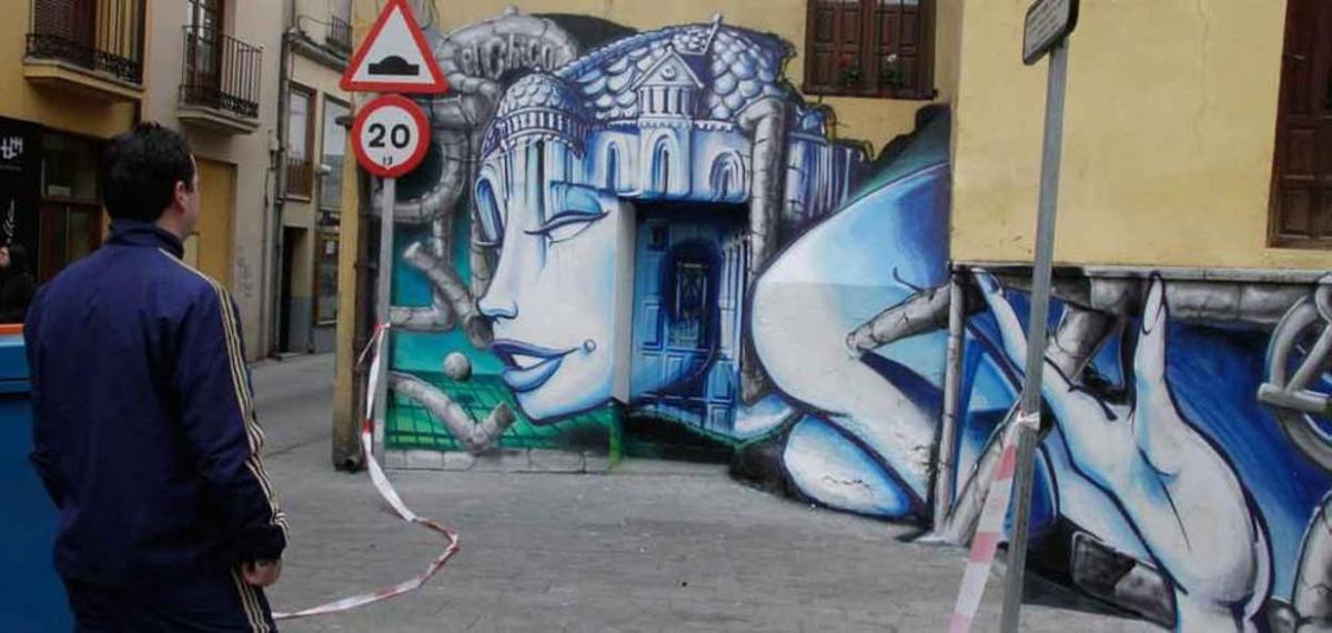 Uno de los murales pintados el pasado mes de abril en el entorno del Centro Comercial Riego-Feria.