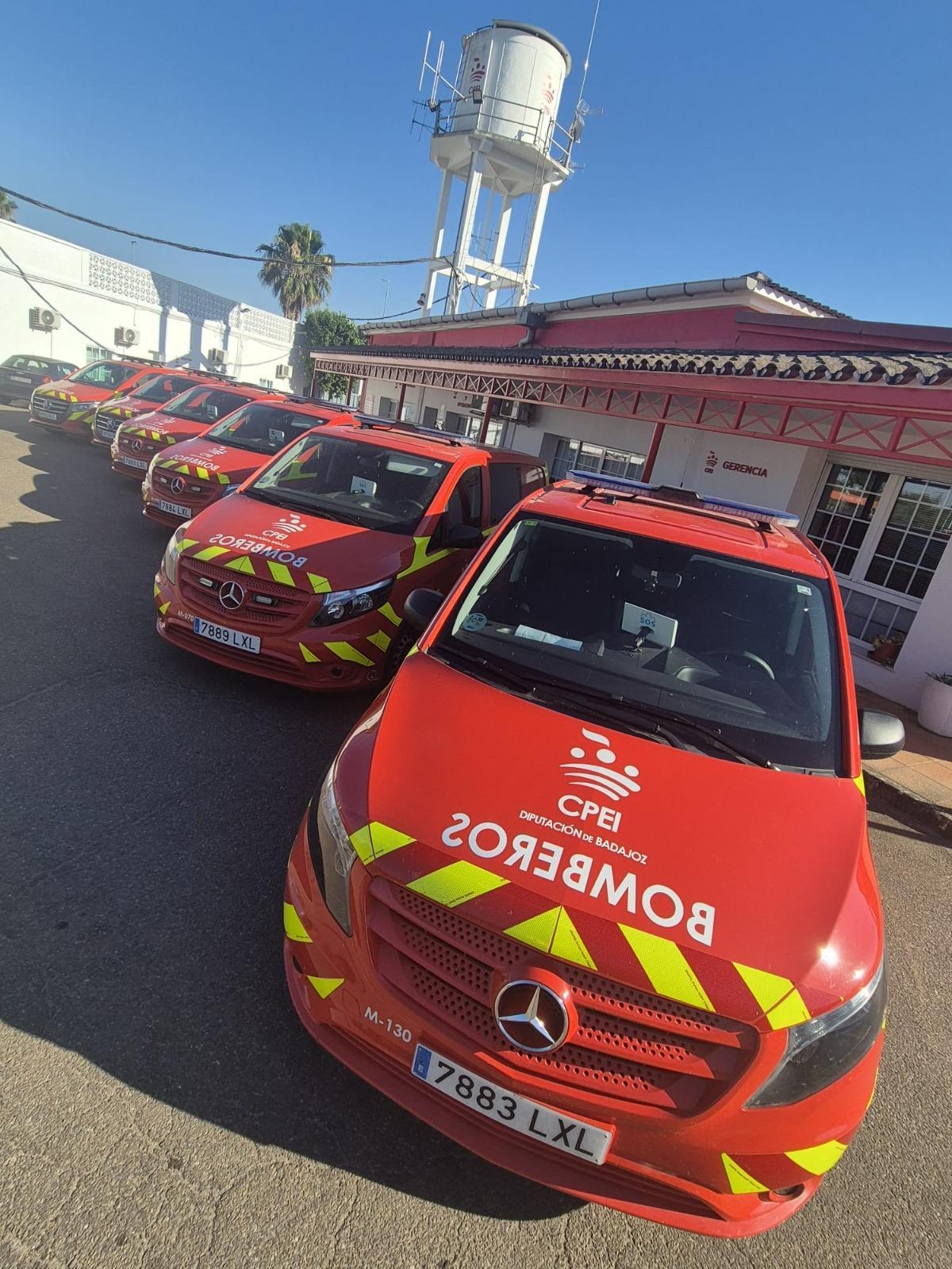 Galería | El equipo de bomberos de la Diputación de Badajoz trabajará en las labores de rescate en una zona turística de Caracas