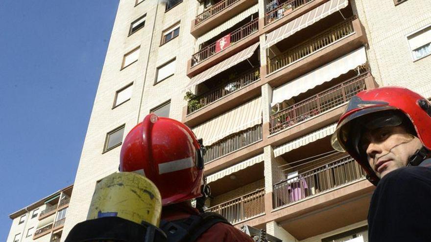 Dos cortocircuitos causan fuegos en bloques de pisos de Castellón y Onda