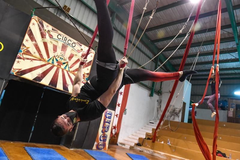 La escuela de circo malabares San Borondón cumple quince años