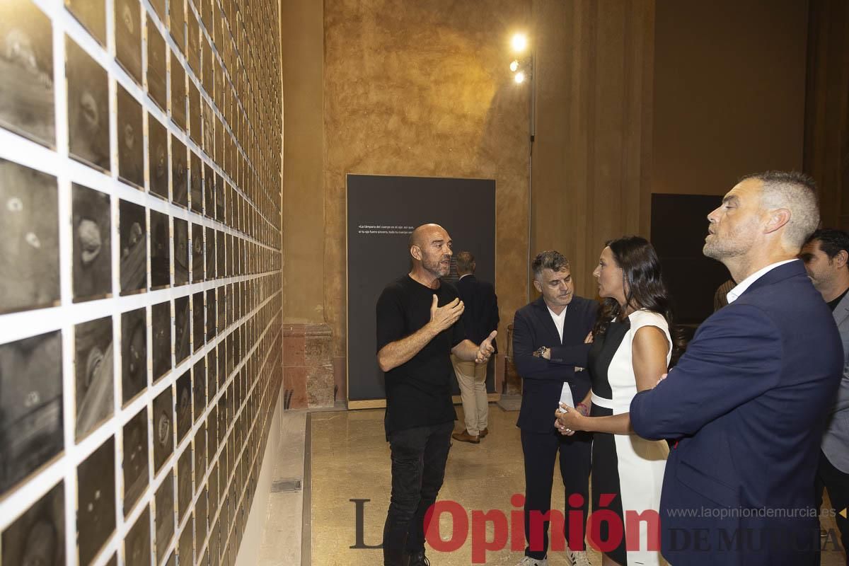 Así es la exposición 'Los Asomados' de Lidó Rico, que llega a Caravaca en su Año Jubilar