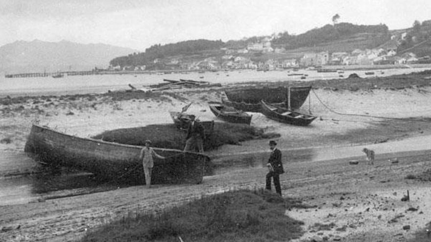 Vista del actual centro de Moaña desde la Playa de A Xunqueira en 1914, con una baja concentración de viviendas.  // Asociación Nós. Rep. Noé Parga