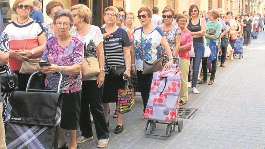 Colas en el reparto del programa festivo de Nules