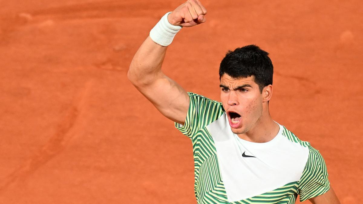 Alcaraz, durante su partido ante Tsitsipas.