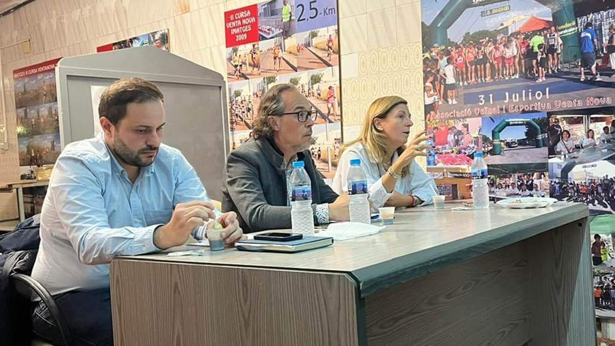 La alcaldesa de Castelló, junto al edil José Luis López y el representante vecinal de Venta Nova.