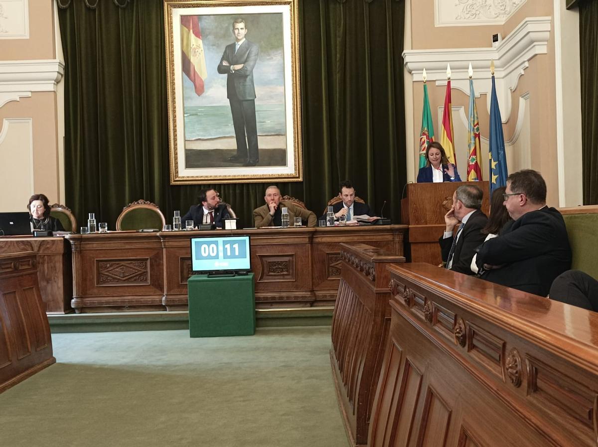 La alcaldesa de Castelló, Begoña Carrasco, en una de sus intervenciones durante el pleno.