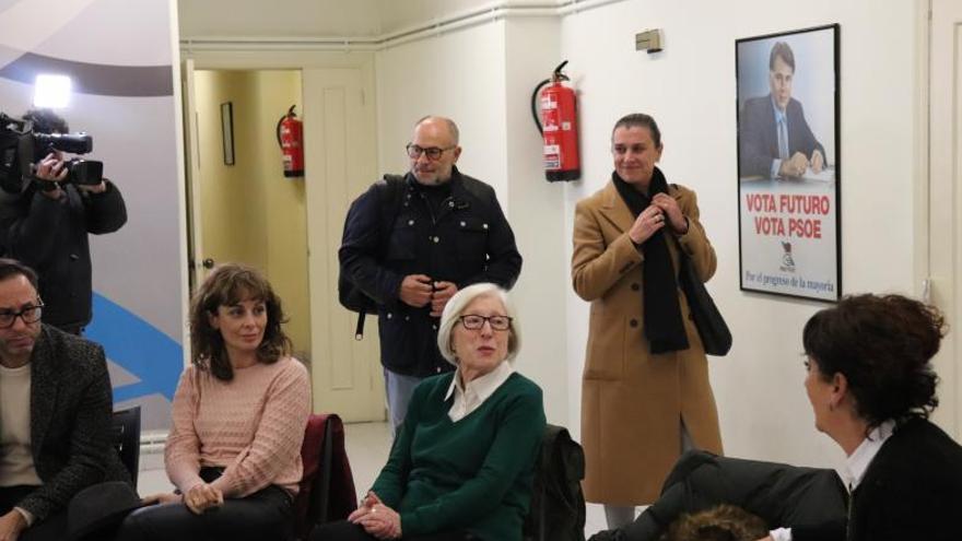 Francisco Rodríguez y la portavoz socialista, Natalia González, a la llegada a la reunión.