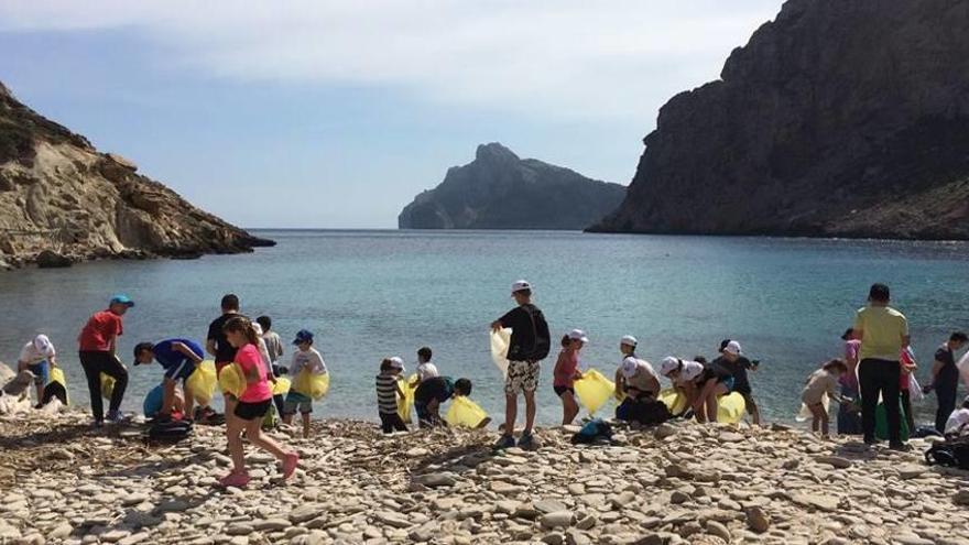 Limpieza escolar de Cala Bóquer