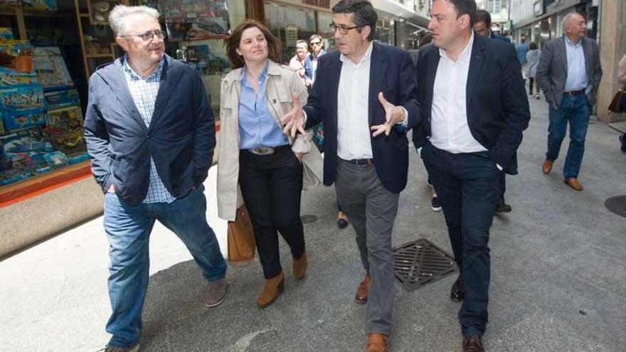 Patxi López junto a Pilar Cancela y Valentín González Formoso durante una visita a A Coruña en 2016.