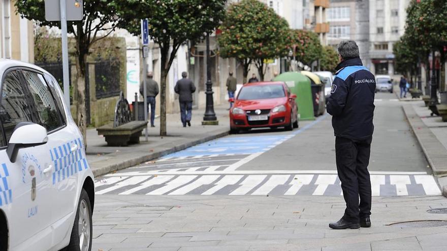 Policía Local de Lalín vigilando las calles.