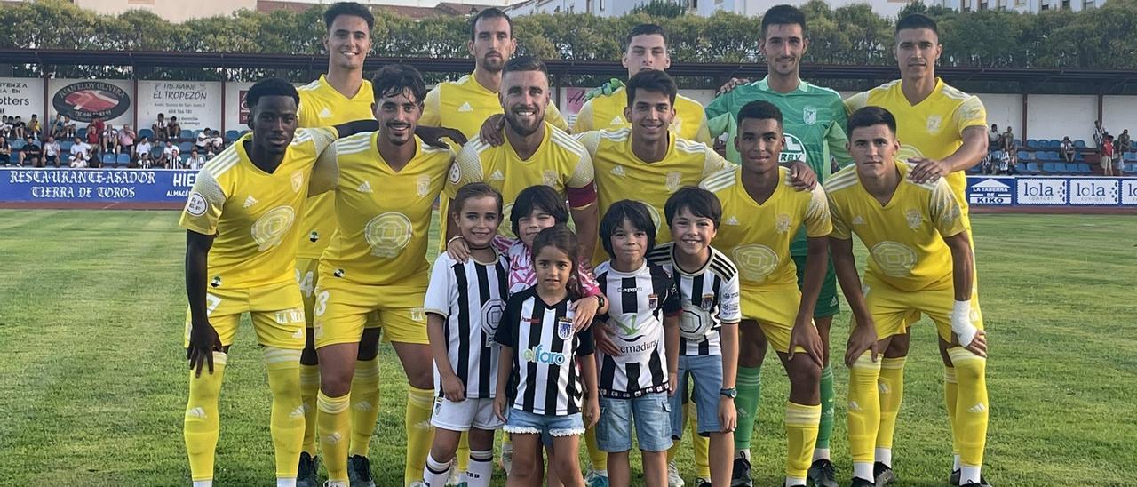 Alineación inicial del Badajoz en su último encuentro, ante el Olivenza.