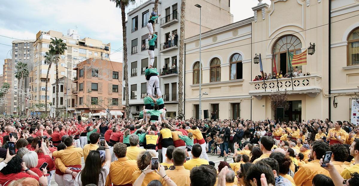 L'espectacular actuació de la Muixeranga de la Marina Alta