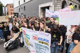 Así cuenta una profesora de Salas su desencanto en las aulas: "Nos llaman peseteros y privilegiados, pero no saben a lo que nos enfrentamos día a día"