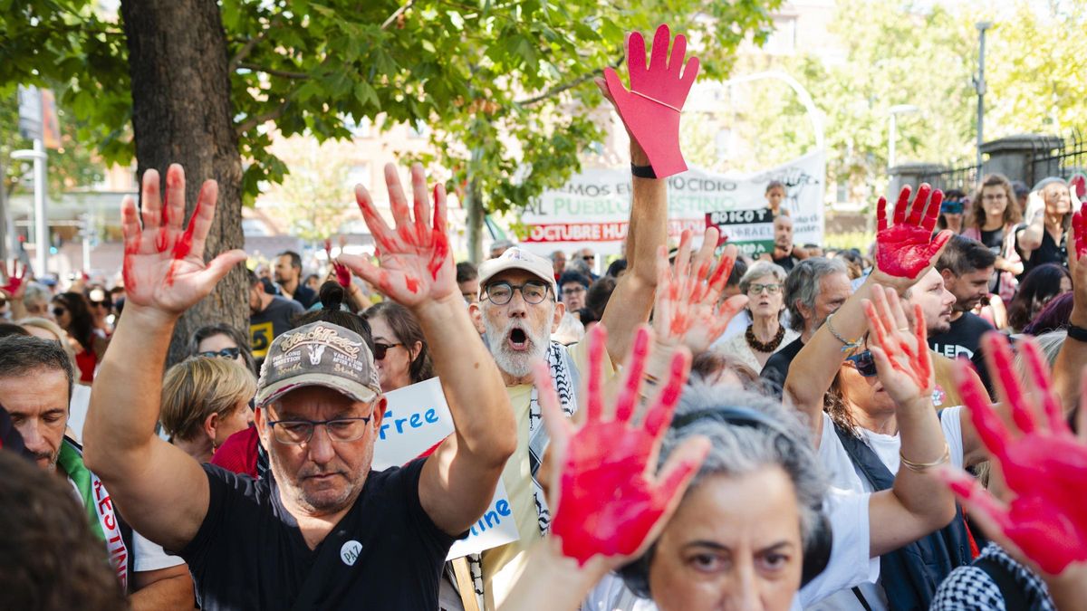 Manifestantes se concentran ante la embajada de Israel en apoyo a la flotilla de Gaza: "Stop Genocidio ¡La flotilla no se toca!"