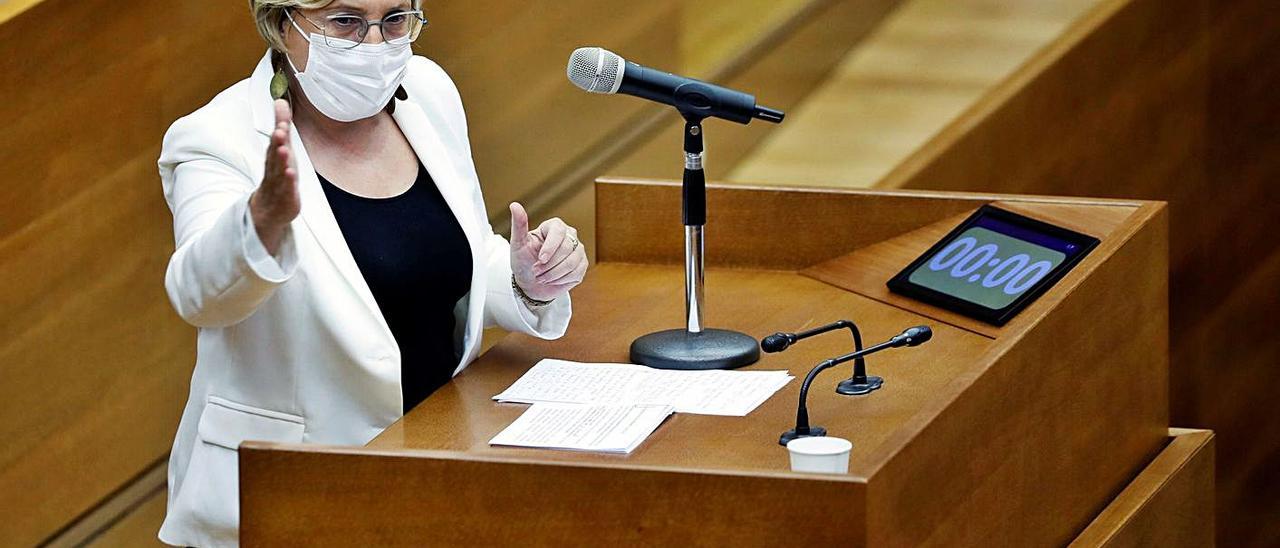 La consellera de Sanidad, Ana Barceló, durante su comparecencia ante les Corts. | EFE/ANA ESCOBAR
