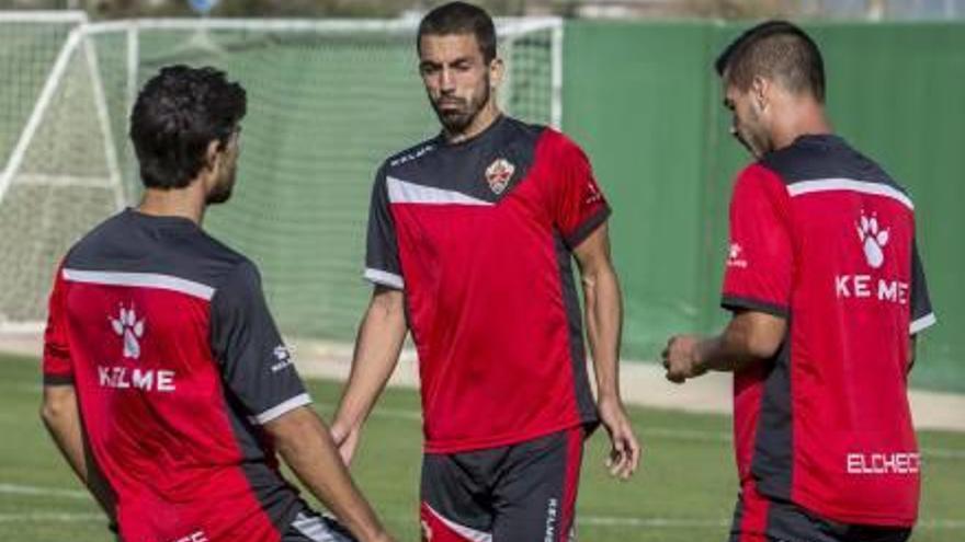 Isidoro, ayer, durante el entrenamiento que realizó la plantilla en el anexo.