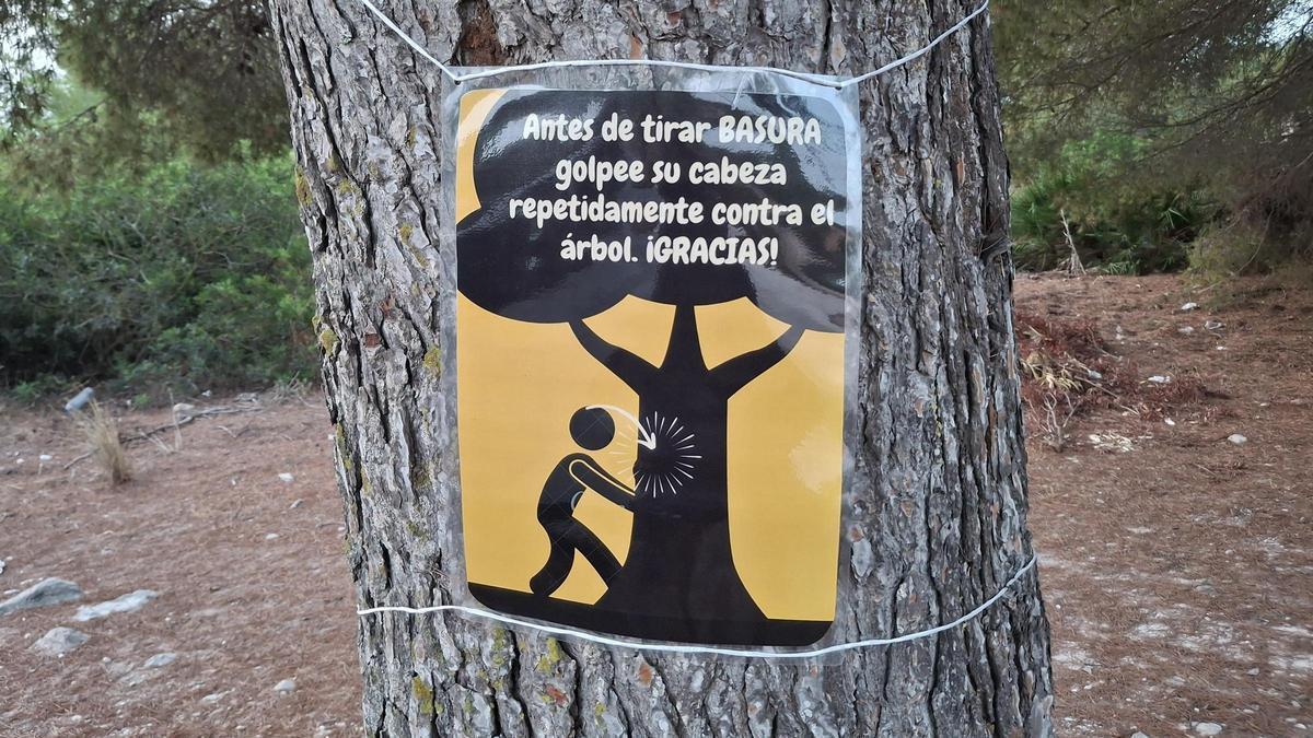 El cartel llama la atención
