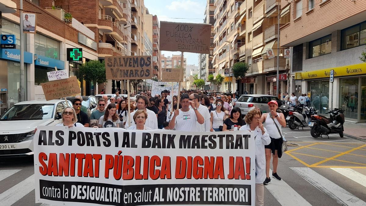 Fotos de la multitudinaria manifestación en Vinaròs para reivindicar "una sanidad pública digna"