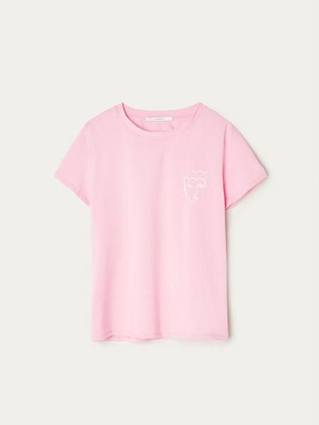 Rebajas de invierno 2018: Uterqüe, camiseta 'face'